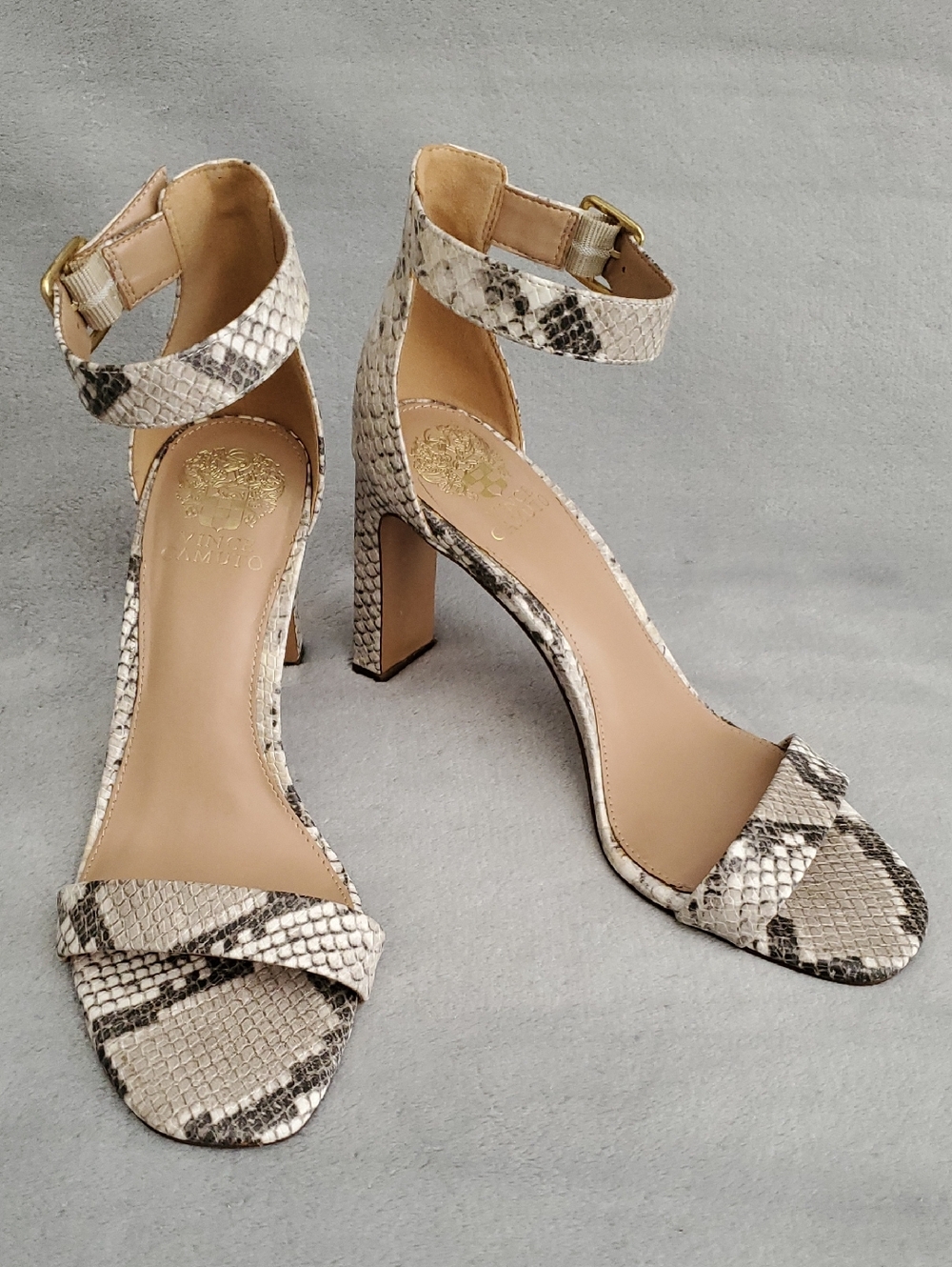 VINCE CAMUTO Bendiva Snakeskin Print Ankle Strap Block Heeled Sandals SIZE: 10M